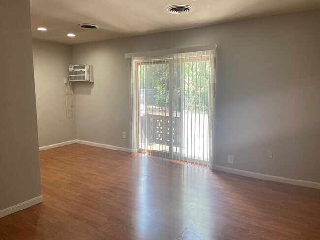 Building Photo - 545 Lowell Ave