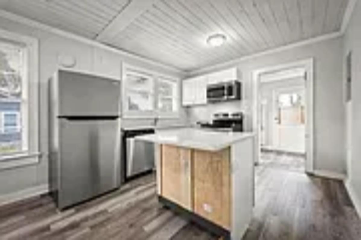 Building Photo - 256 Vernis Ave