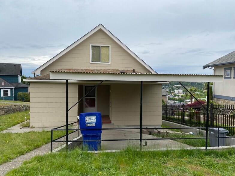 Building Photo - 1308 Beacon Way S