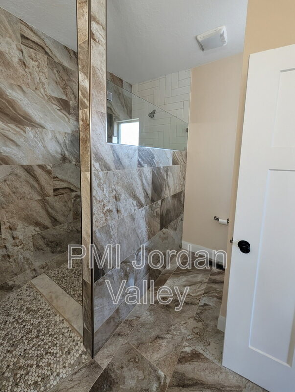 Building Photo - 408 RIGDON St