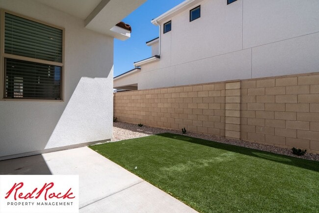 Building Photo - BEAUTIFUL HOME in Desert Color!