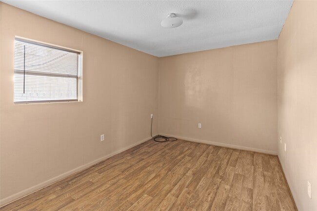 Building Photo - 2200 Peach Ave
