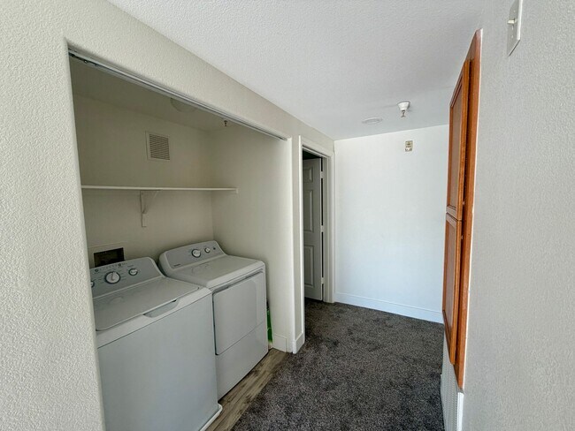 Building Photo - 833 Aspen Peak Loop