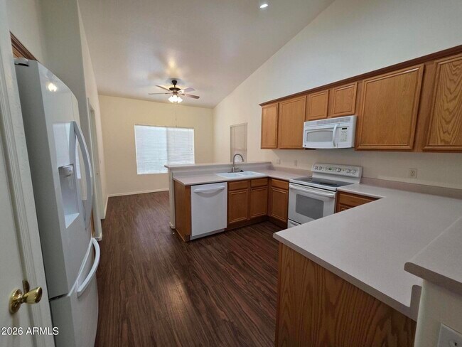 Building Photo - 1825 W Desert Willow Dr