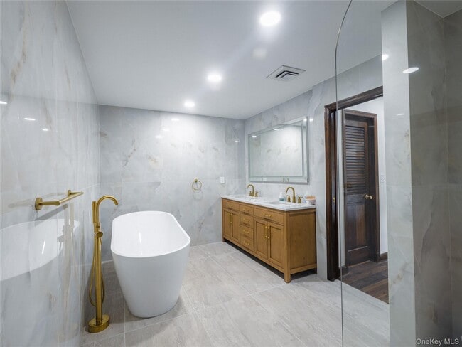 Building Photo - 11 Geralind Dr