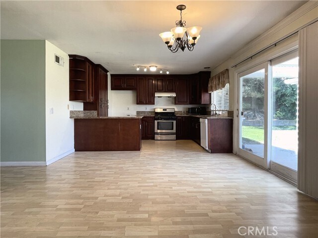 Building Photo - 411 N Prospectors Rd