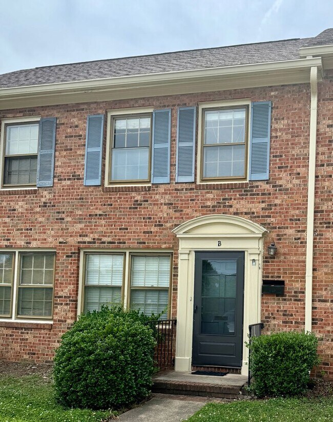 Building Photo - Cute Townhouse in South Charlotte