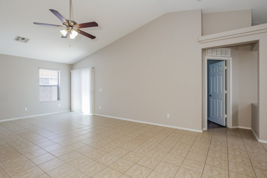 Building Photo - 24007 W Huntington Dr