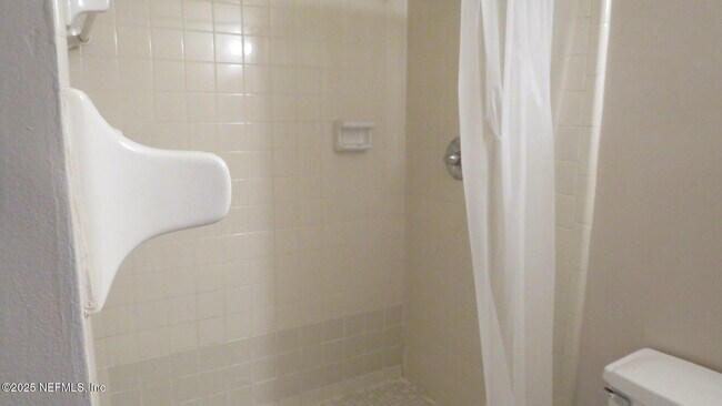 Building Photo - 1454 Gifford Ave