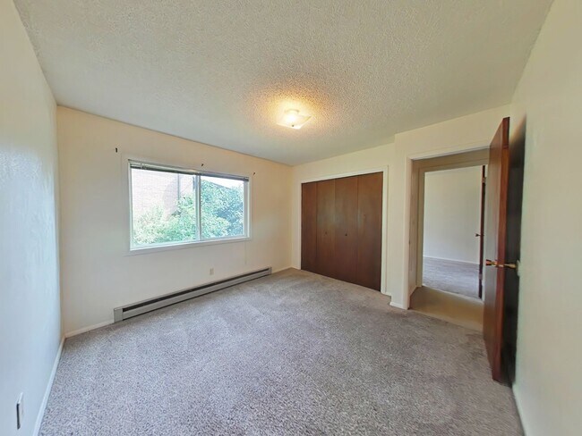 Building Photo - 2Bed 1Bath with Carport! Walk to MSU
