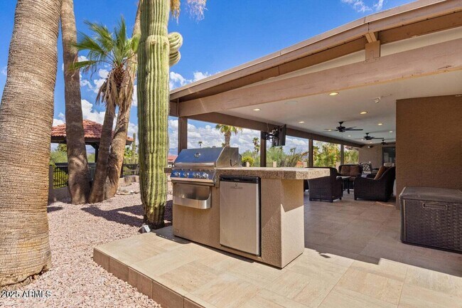 Building Photo - 10626 N Indian Wells Dr