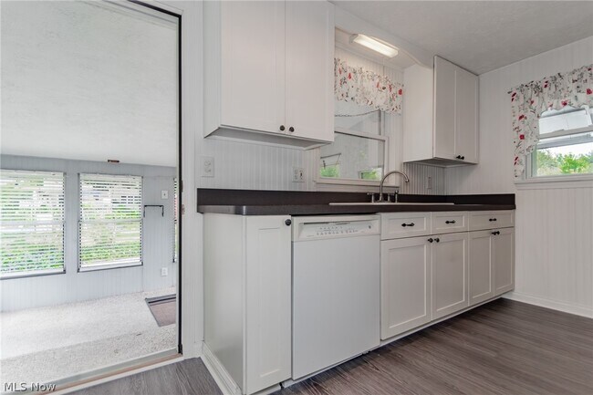 Building Photo - 8279 Westmoor Rd