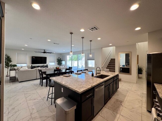 Building Photo - Elegant 4 Bedroom, 4.5 Bathroom Home with ...