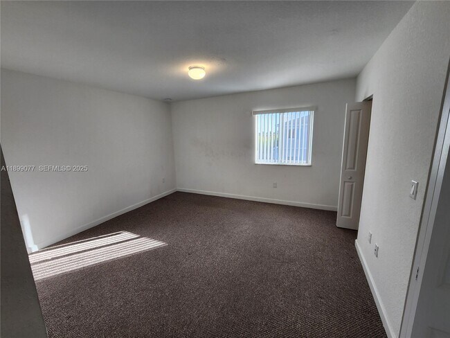 Building Photo - 452 NW 12th Pl