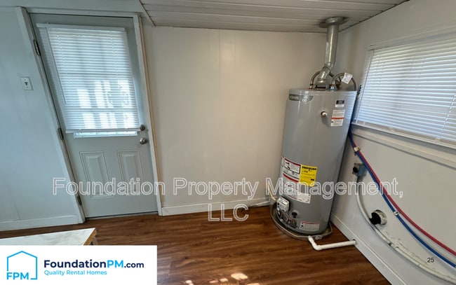 Building Photo - 2569 Henderson St