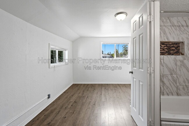 Building Photo - 1103 E Joseph Ave