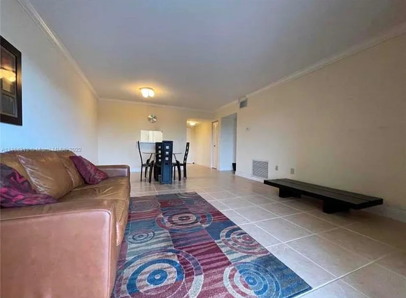 Building Photo - 10431 N Kendall Dr