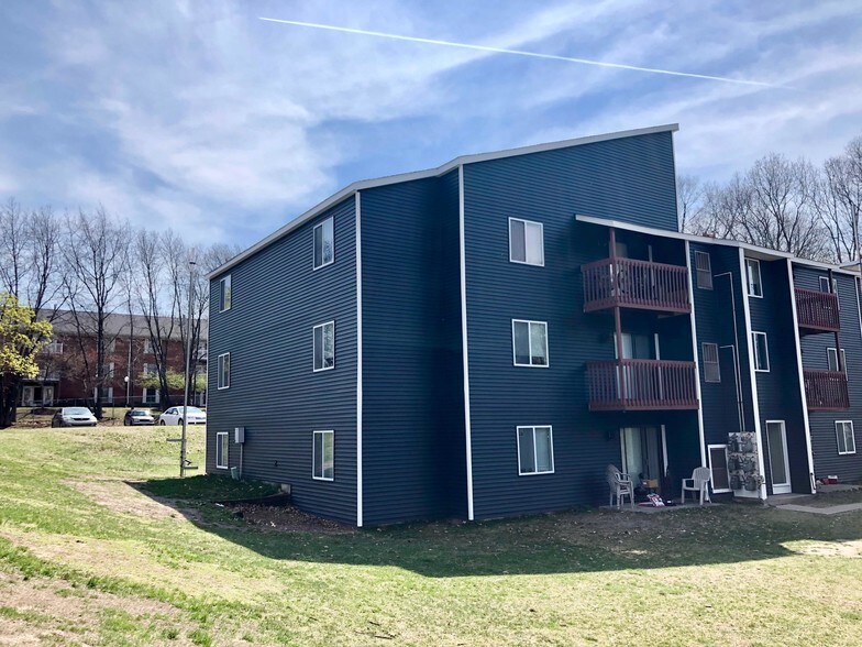 Leonard East Apartments 1630 Leonard St NE Grand Rapids MI 49505