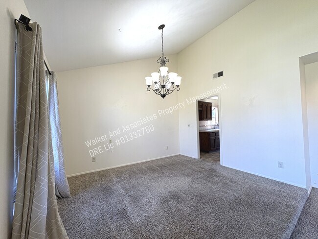 Building Photo - 840 Blue Ridge Dr