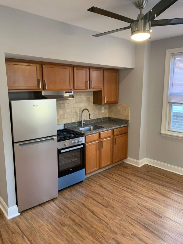 Building Photo - 406 W Walnut Ln