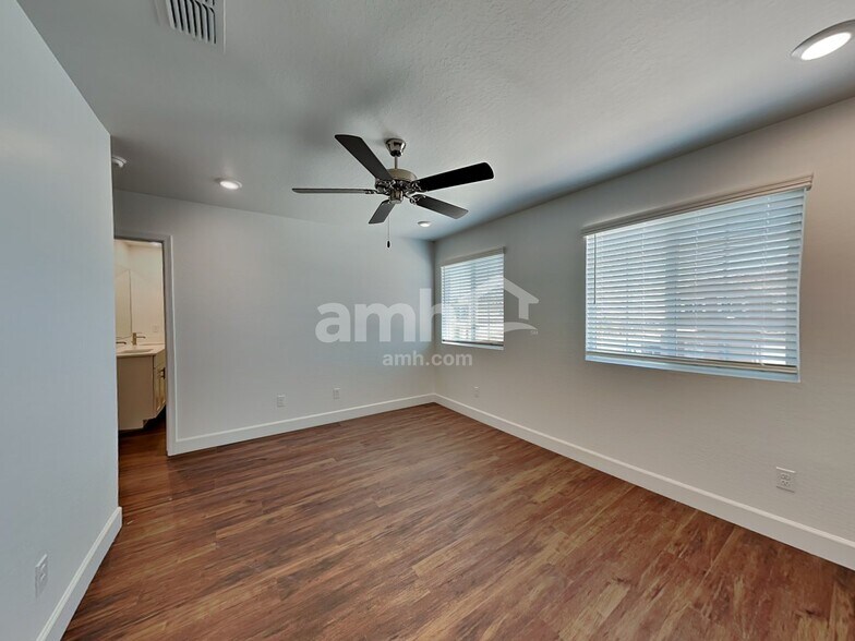 Building Photo - 17142 W Lawrence Ln