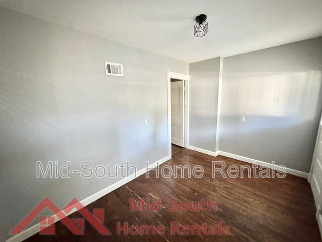 Building Photo - 666 Landis St