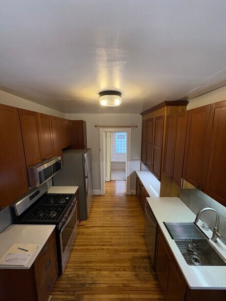 Building Photo - 509 W 22nd St