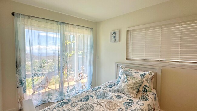 Building Photo - Fully Furnished 4 BD/3 BA Home in Mariner's Ridge!! Includes 1 Garage PRKG, W/D, Sep. Studio, & G...