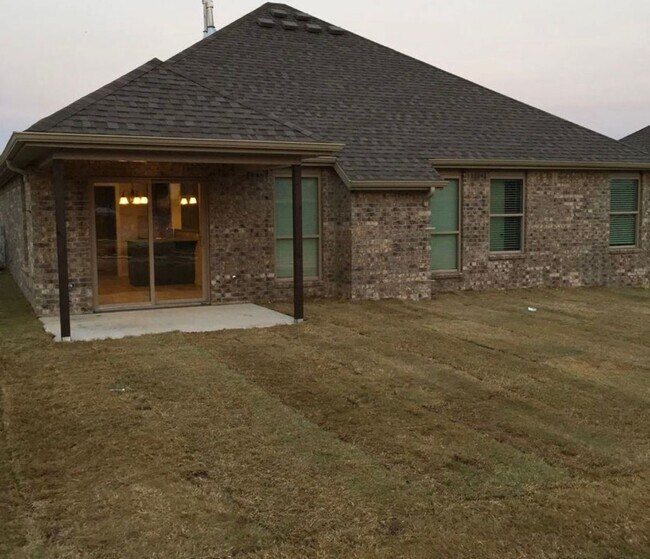 Building Photo - BEAUTIFUL HOME IN GREAT LOCATION!