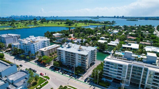 Building Photo - 9500 W Bay Harbor Dr