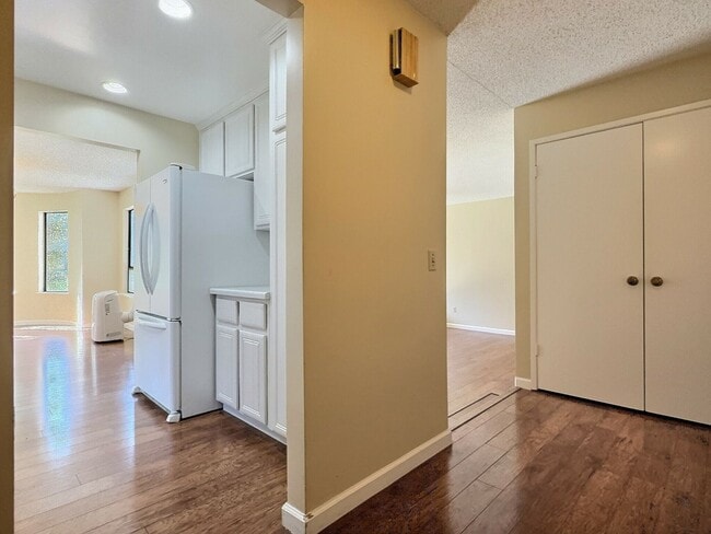 Building Photo - 3 BD/2 BA Gorgeous Pet-Friendly Home in Fa...