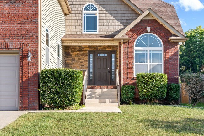 Building Photo - Pet Friendly Three Bedroom with Bonus in Rossview!
