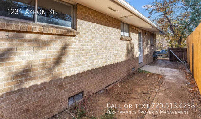 Building Photo - 1231 Akron St