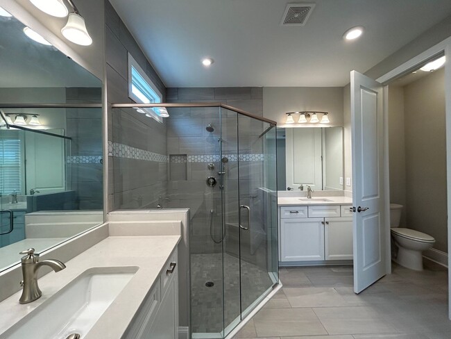 Building Photo - 411 Silverbell Ct