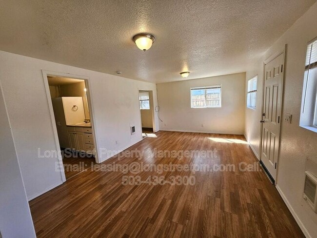 Building Photo - 4553 NE 105th Ave