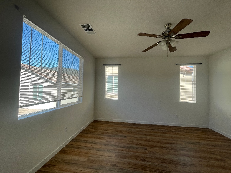 Building Photo - 16254 Lozano St