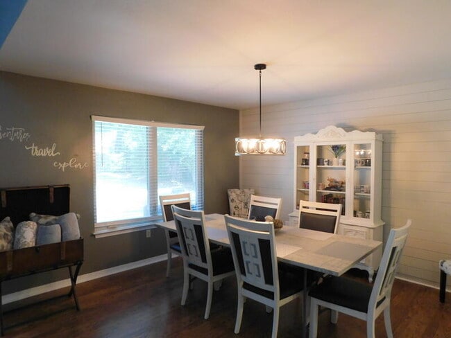 Building Photo - 939 Ridgewood Way