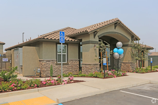 Primary Photo - Luxe Ripon Apartments