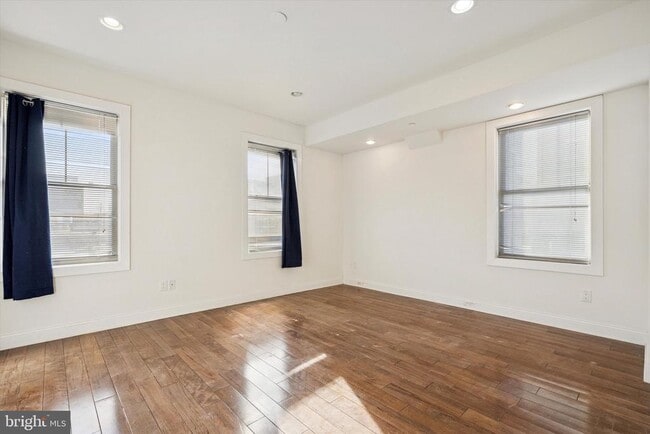 Building Photo - 1946 Titan St