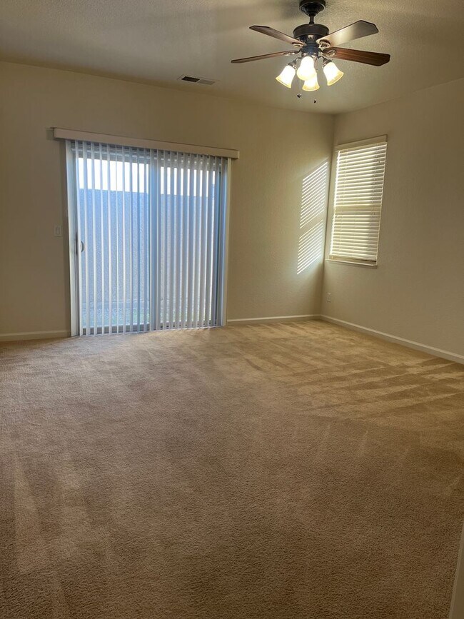 Building Photo - Easy living