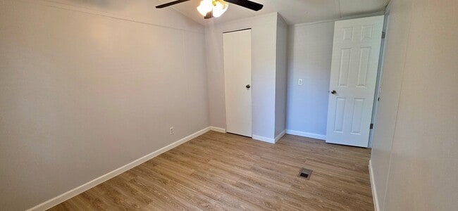 Building Photo - 164 N Duck Ave