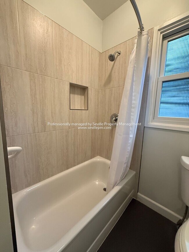Building Photo - Charming 1920s Alameda East End  2BR+ / 1B...