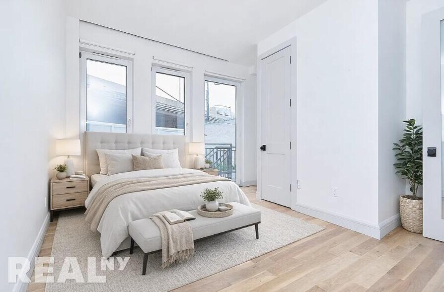 Building Photo - 56 Frost St