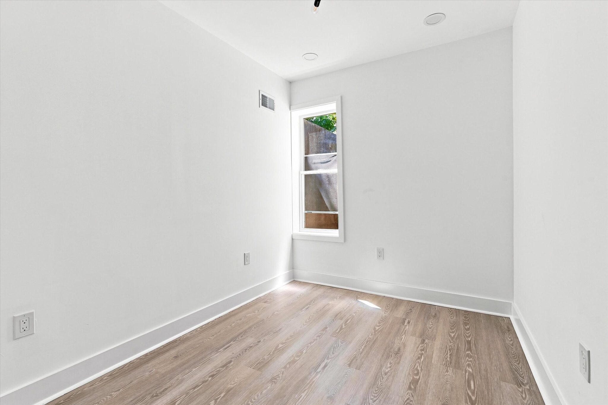 Building Photo - 5044 Parrish St