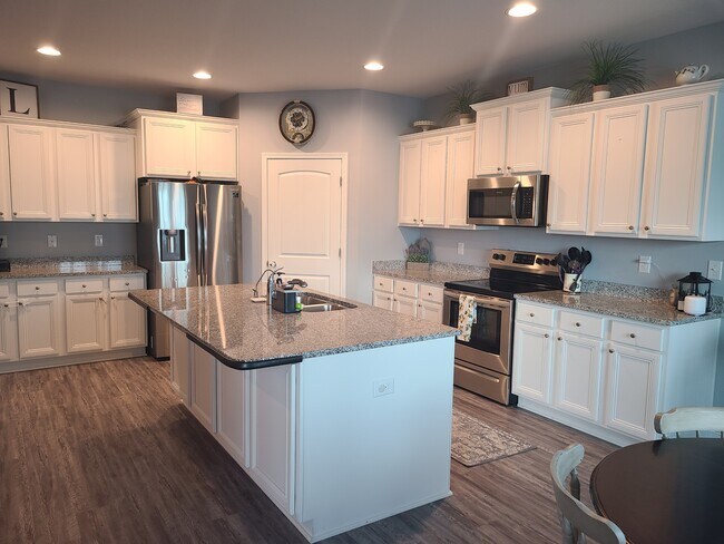 Building Photo - 317 Highbrook Rd