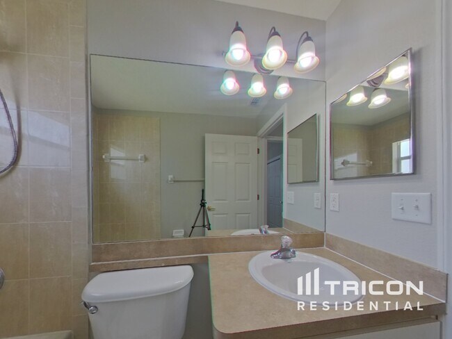 Building Photo - 7956 Floradora Dr