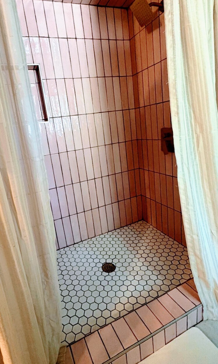 Building Photo - 550 Valewood Ln