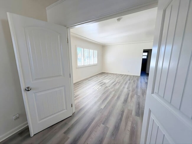 Building Photo - 587 E Arrow Hwy