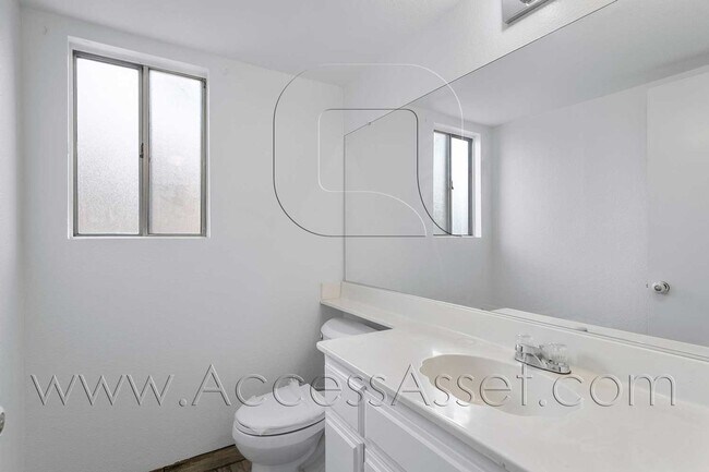 Building Photo - 464 E Jarvis St