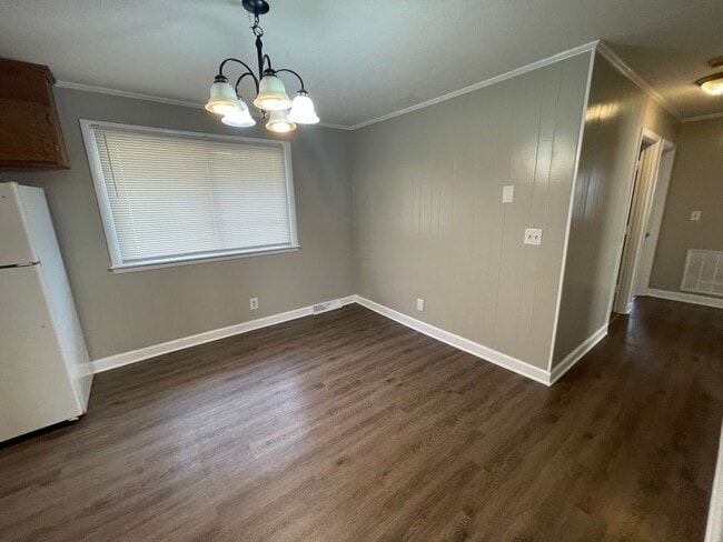 Building Photo - 3/1 House Available Now